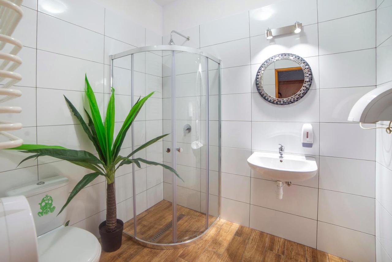 14-Person Room with shared bathroom,1008733348:JPEG